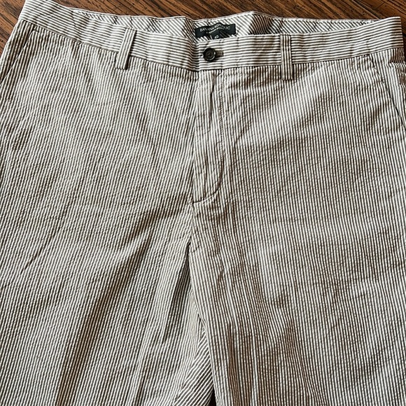 Banana Republic Men’s Emerson short. - Picture 1 of 5